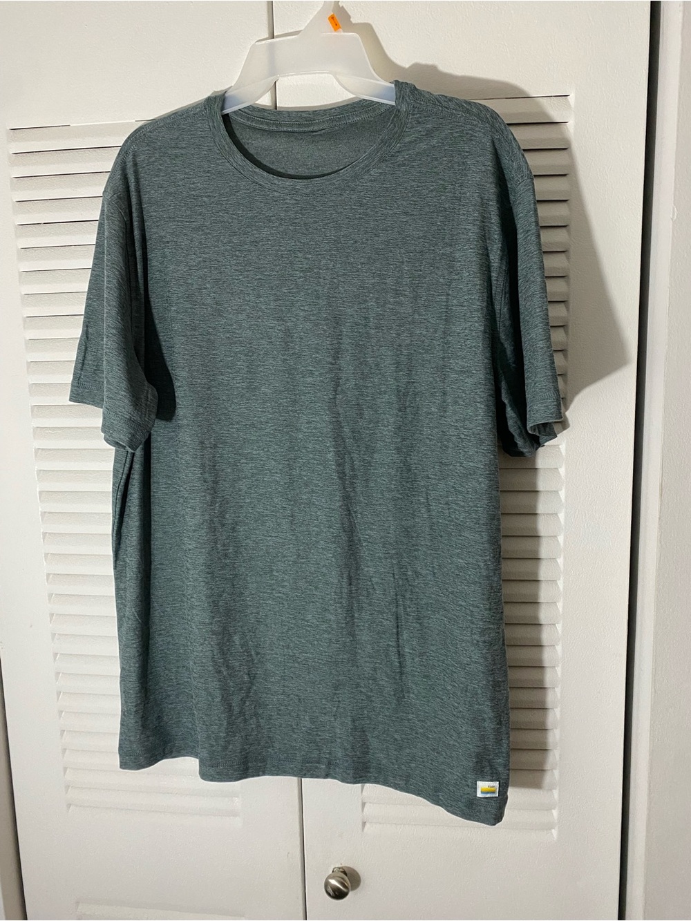 Vuori Short Sleeve Crew Tee in Heathered Teal